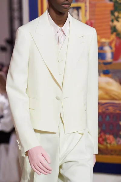 Look 15